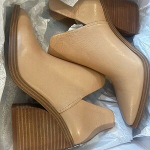 Vince Calitho Allegra bootie 8.5